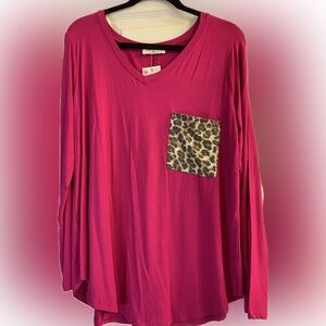 NWT ZENANA 🩷 Long sleeve v-neck with leopard print pocket.